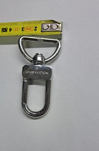 Mosquetones Louis Vuitton plateados (4 unidades)
