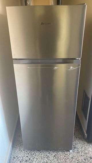 Nevera gris en excelente estado como nueva poco us