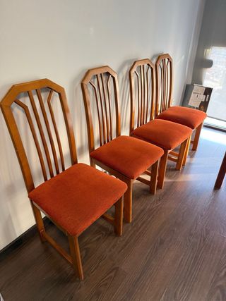 Mesa de comedor de madera
