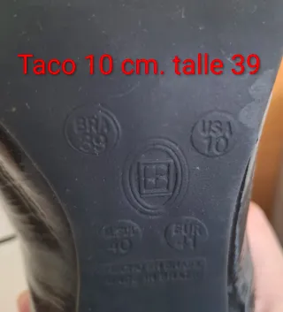 Zapatos charol abotinados taco 10 cm.