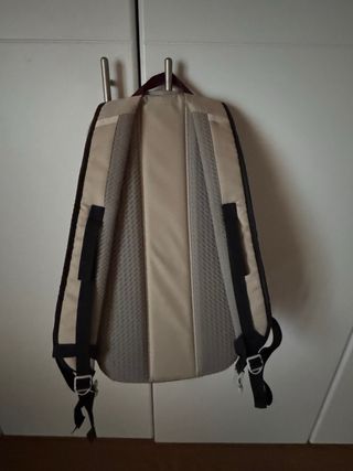 Mochila Quechua Beige y Gris