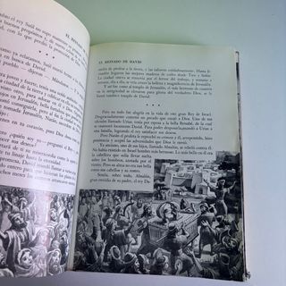 Libro para niños y niñas acerca de la Biblia.