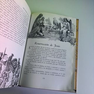 Libro para niños y niñas acerca de la Biblia.