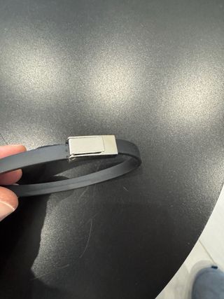 Bracciale nero con bandiera italiana e teschi