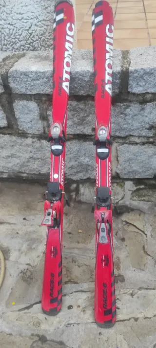 Esquís Atomic Race 8 Alta Gama Top con fijaciones