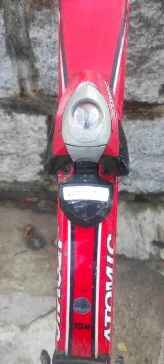 Esquís Atomic Race 8 Alta Gama Top con fijaciones