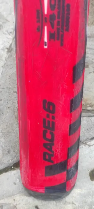 Esquís Atomic Race 8 Alta Gama Top con fijaciones