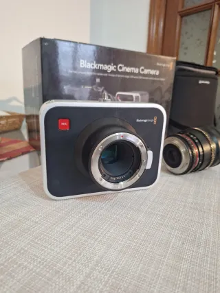 Blackmagic Cinema Camera 2.5k + Objetivo