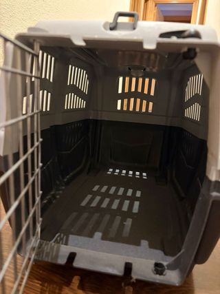 Transportín para perro gris y blanco