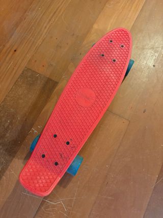 Monopatín Rojo Ruedas Azules