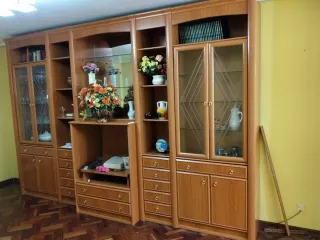 Mueble de salón madera y cristal