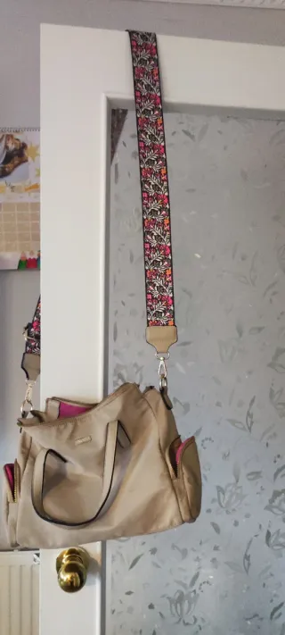 Bolso elegante beige y multicolor