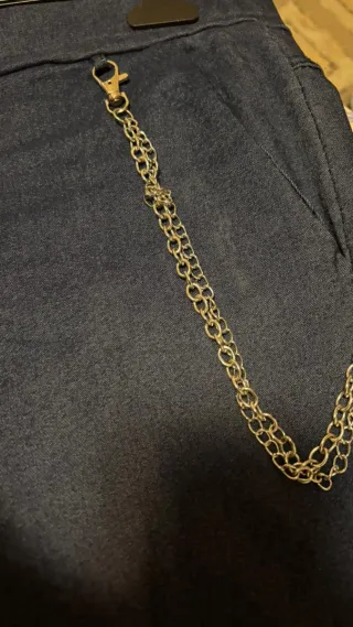 Pantaloni cargo effetto jeans blu con catena