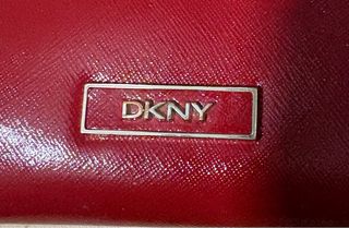 Cartera DKNY Roja con Tachuelas