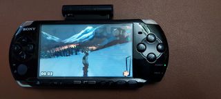 PSP Negra con Batería, cargador y 4 juegos