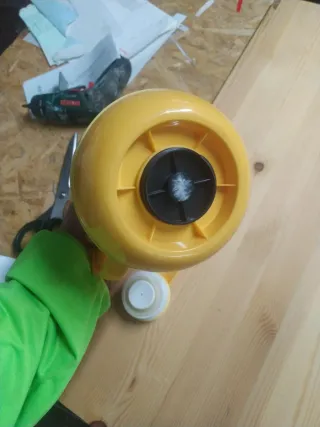 Termo amarillo y tapa