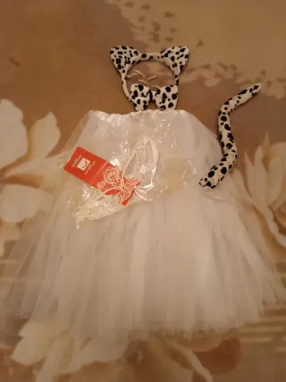 Disfraz de dálmata tutu, orejas y antifaz.