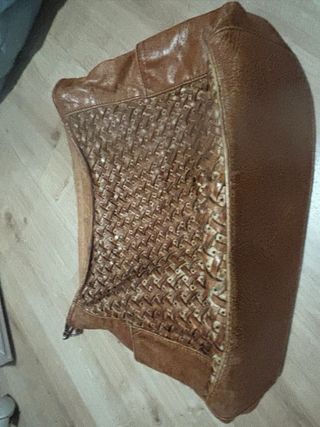 Bolso de piel tejido
