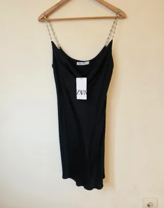 Vestido lencero Zara negro con etiqueta