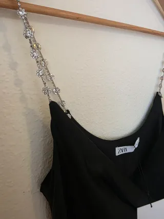 Vestido lencero Zara negro con etiqueta