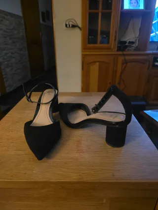 Zapatos de salón Bershka negros