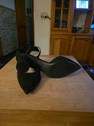 Zapatos de salón Bershka negros