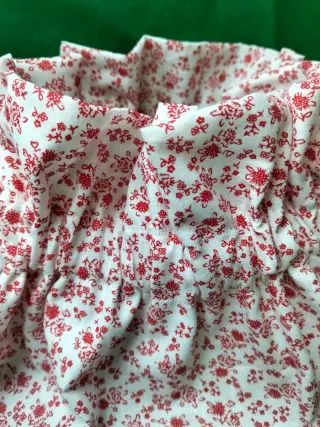 Cuello tela floral bajo jersey