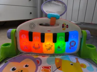 Manta de actividades con piano musical