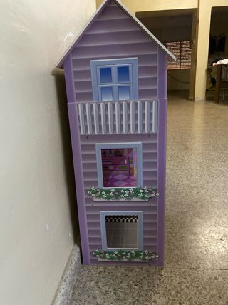Casa de muñecas de madera