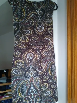 Vestido marrón cruzado estampado