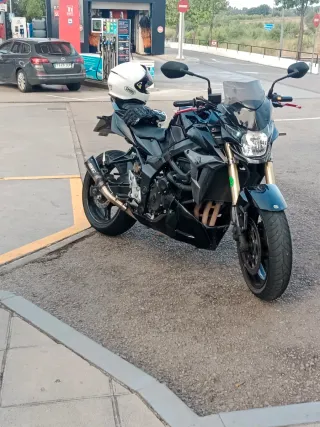 Suzuki GSR 750 vendo o cambio