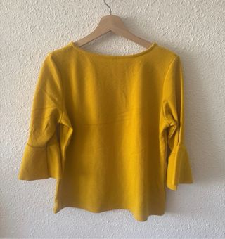 Blusa amarilla manga acampanada