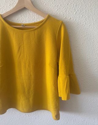 Blusa amarilla manga acampanada