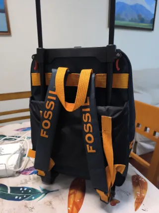 Mochila Fossil Negra y Naranja con Ruedas