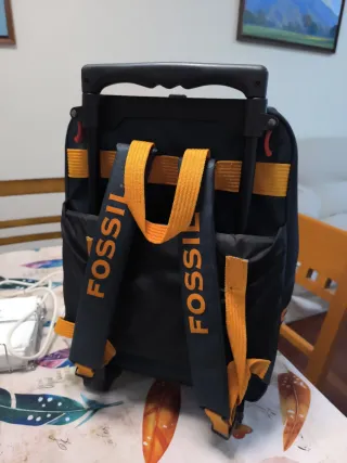 Mochila Fossil Negra y Naranja con Ruedas