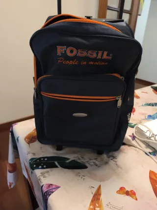 Mochila Fossil Negra y Naranja con Ruedas