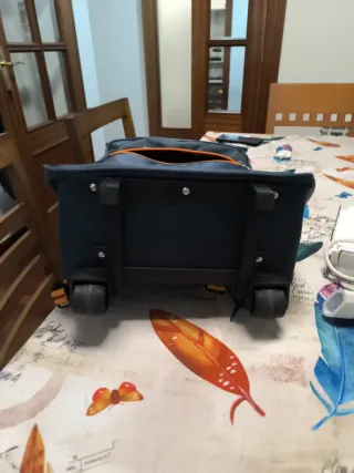 Mochila Fossil Negra y Naranja con Ruedas