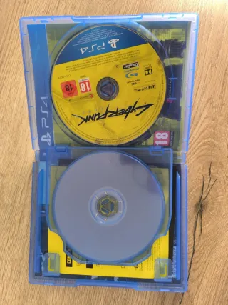 Consola PS4 con 2 mandos y 3 juegos