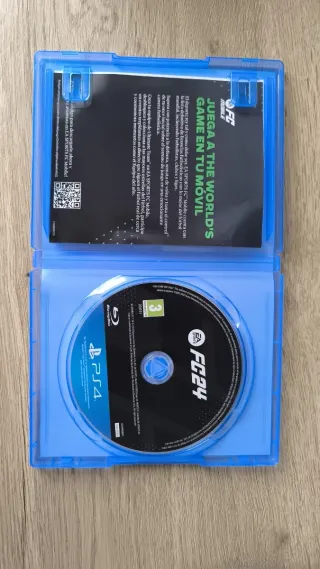 Consola PS4 con 2 mandos y 3 juegos