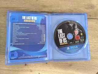 Consola PS4 con 2 mandos y 3 juegos