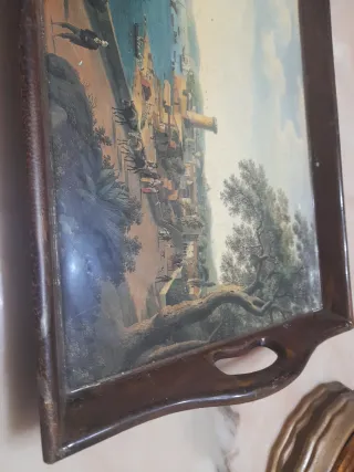 Antico vassoio decorativo con scena marittima