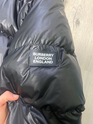 Abrigo Burberry Negro con Capucha