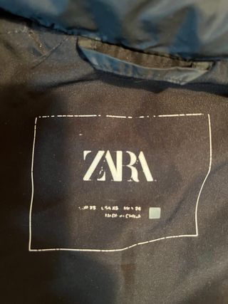 Anorak negro Zara con capucha