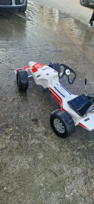 Coche de pedales Toyota