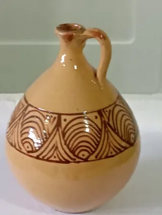 Botijo de cerámica artesanal