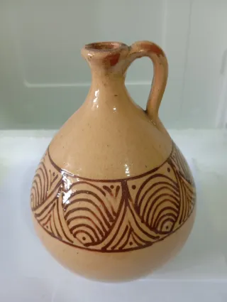 Botijo de cerámica artesanal