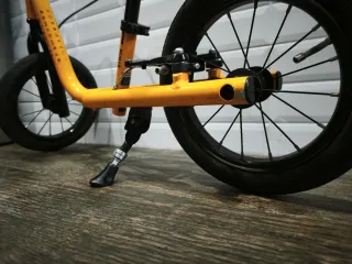 Bicicleta de equilibrio Decathlon con pata de cabr