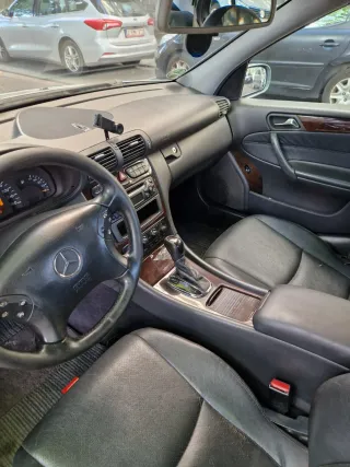 Mercedes-Benz c220