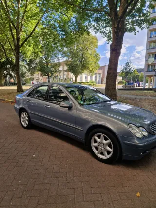 Mercedes-Benz c220