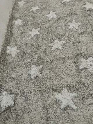 Alfombra beige y gris de tejido